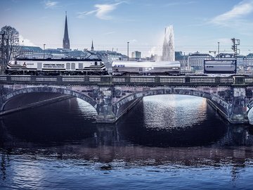 VTG-Ganzzug auf Lombardibrücke in Hamburg